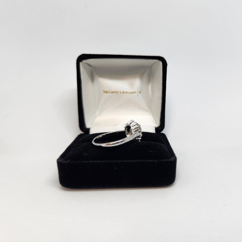 New stylish womens silver flower ring lab diamonds - Picture 3 of 6
